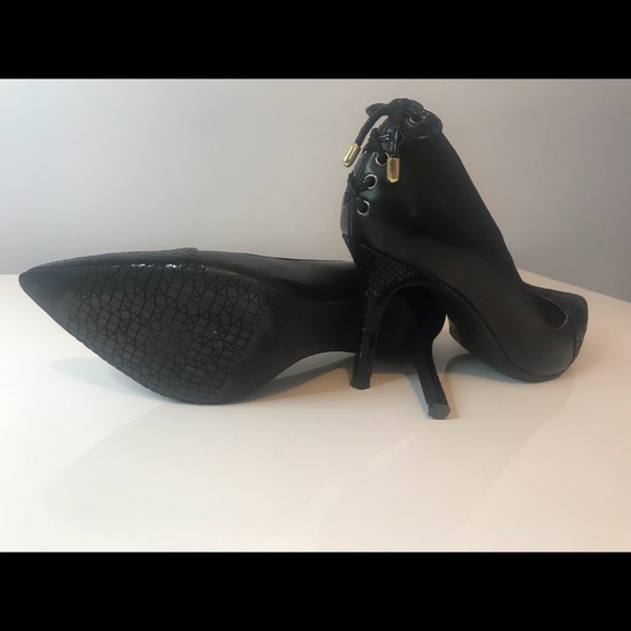 Levity Black Leather Dress Pump - Picture 7 of 7